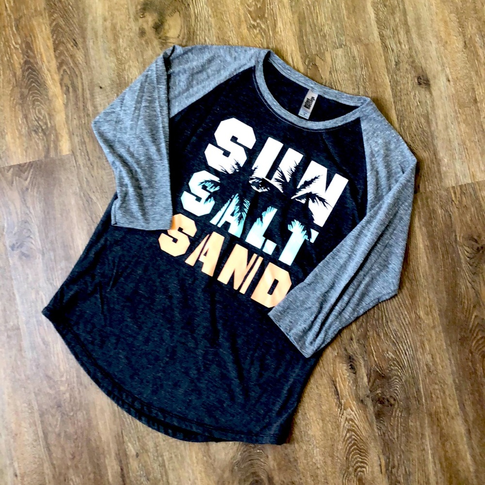 Sun, Salt and Sand raglan top -M